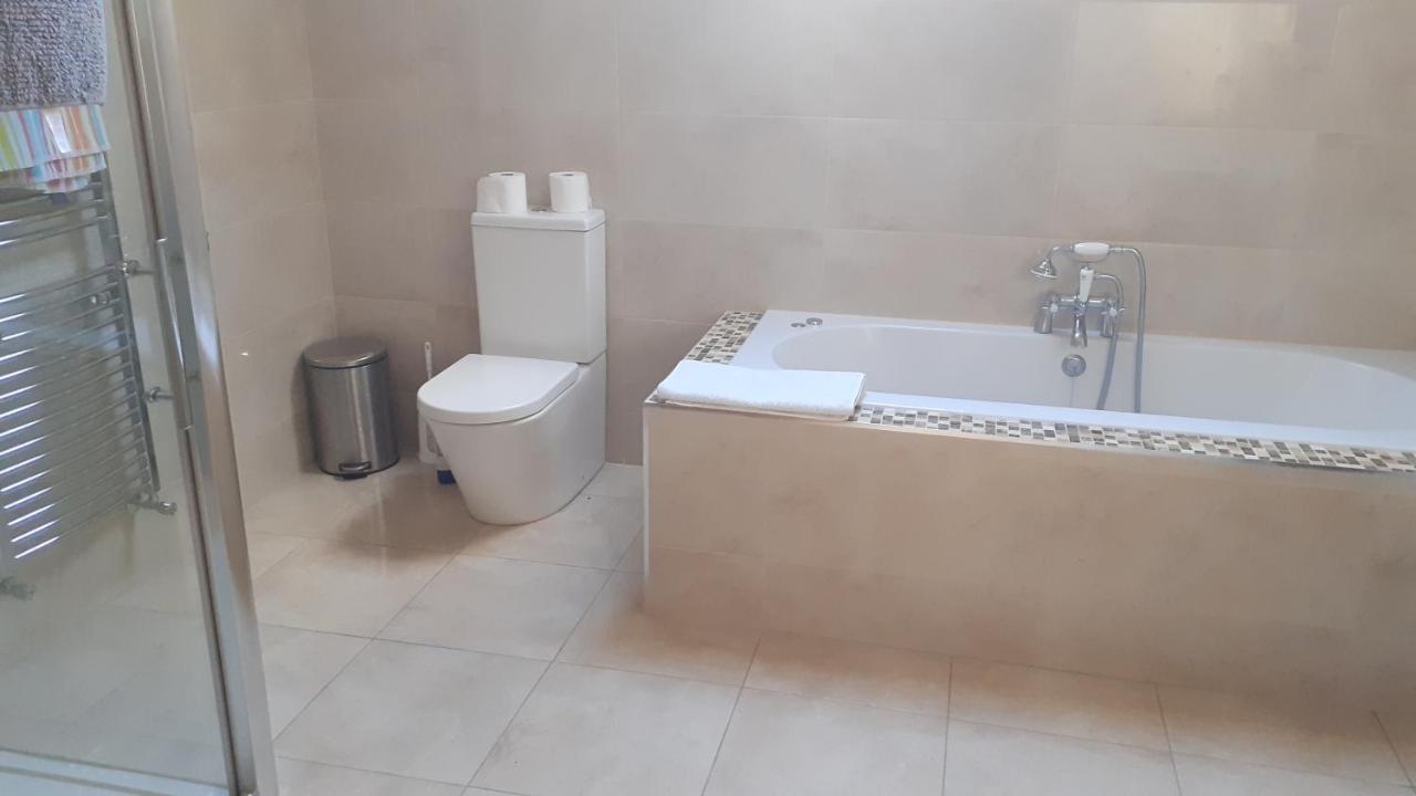 Single Or Twin Room In Lovely Country Residence Nobber Extérieur photo
